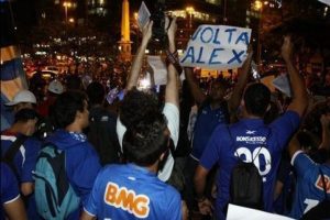 Cruzeiro taraftarı Alex'i istiyor