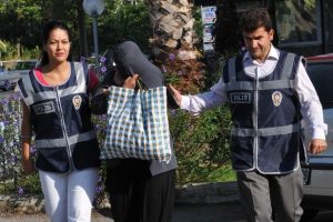 Su&ccedil; makinesi kadın yakalandı