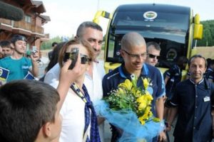 Fenerbah&ccedil;e Alex i&ccedil;in otob&uuml;s kaldırıyor