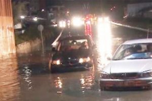 Adana'da yollar g&ouml;le d&ouml;nd&uuml;
