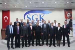 Tayini &ccedil;ıkan SGK personeline veda t&ouml;reni
