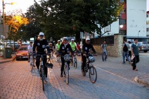 "Kansere dikkat" &ccedil;ekmek i&ccedil;in pedal &ccedil;eviriyorlar