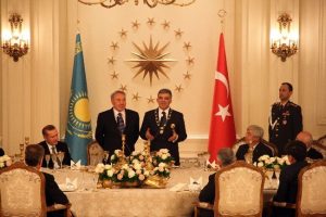Gül'den Nazarbayev onuruna akşam yemeği