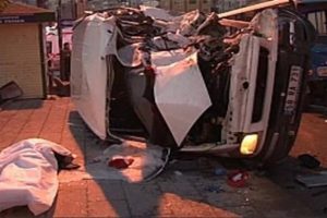 Servis ve yolcu minib&uuml;s&uuml; &ccedil;arpıştı: 2 &ouml;l&uuml;