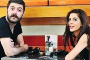 Burası hayvanat bah&ccedil;esi mi, ben maymun muyum?