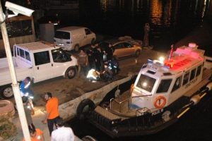 Unkapanı K&ouml;pr&uuml;s&uuml;'nden atladı, kurtarılamadı