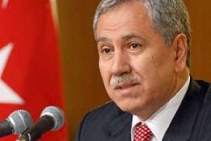 Erdoğan'la ters d&uuml;şen Arın&ccedil; geri adım attı
