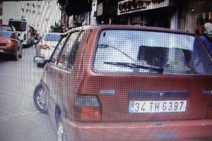 LPG'li ara&ccedil;tan sızan gazı polisler fark etti