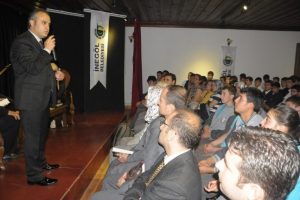Şair R&uuml;stem Ahmet G&ouml;z&uuml;b&uuml;y&uuml;k sevenleriyle buluştu