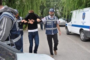 Ka&ccedil;ak sigara zanlılarına tutuklama