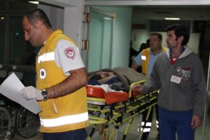 &Uuml;zerine sıcak su d&ouml;k&uuml;len k&uuml;&ccedil;&uuml;k &ccedil;ocuk ağır yaralandı