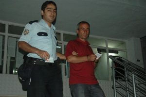 Yeni evli &ccedil;ifti ayıran kazaya neden olan s&uuml;r&uuml;c&uuml; tutuklandı