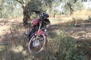 Motosikletli gen&ccedil;lere &ccedil;arpıp ka&ccedil;tı