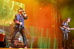 &Uuml;nl&uuml; rock grubu Scorpıons İzmir'i salladı