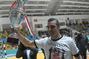 40 yaşında veda ediyor!