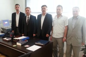 M&uuml;teahhitler vergi dairesini ziyaret etti