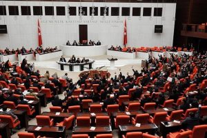 Se&ccedil;ilme yaşı 18'e d&uuml;ş&uuml;r&uuml;l&uuml;yor
