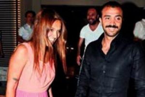 Pe&ccedil;eteden &ccedil;ıkan şarkı alb&uuml;mde