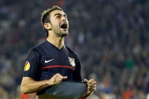 Arsenal, Adrian'ın peşinde