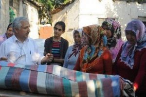 Kadın cenazesini yıkayacak kadın bulunamayınca!