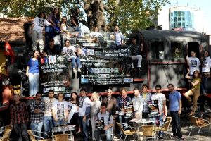 Tarihi tren istasyonunda keyifli bir mola