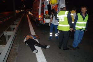 Polis oğlunu beklerken hayatını kaybetti