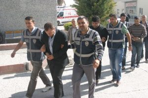 &Ccedil;alışanlarını hedef tahtası yaptı: 1 &ouml;l&uuml;, 1 yaralı