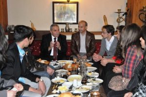 Demirtaş, gen&ccedil; yazarları misafir etti