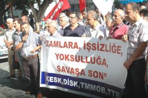 "İşsizliğe, yoksulluğa, savaşa son" y&uuml;r&uuml;y&uuml;ş&uuml;