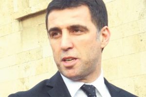 Vekile 'sanat' serbest, yorumculuk yasak