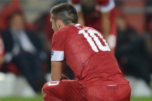 Puan kaybına rağmen lider Twente!
