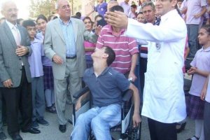&Ouml;ğrenciler kapak toplayıp tekerlekli sandalye aldı
