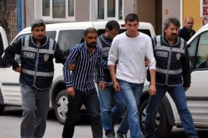 İşyerine ateş ederek ka&ccedil;an şahıslar yakalandı