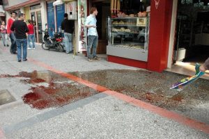 Balıkesir'de bı&ccedil;aklı kavga: 1 yaralı