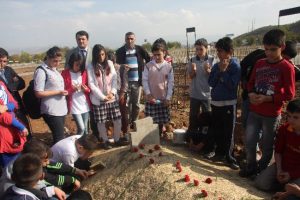 &Ouml;ğrenciler arkadaşları i&ccedil;in g&ouml;zyaşı d&ouml;kt&uuml;ler