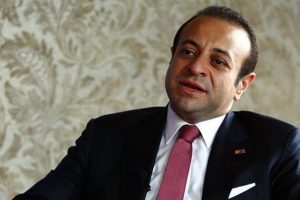 Hristofyas ancak gezmeye gelir