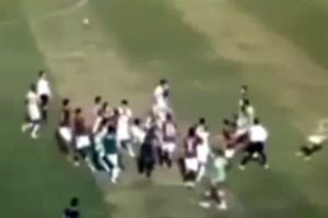 Bu ma&ccedil;ta tam 13 kırmızı kart &ccedil;ıktı