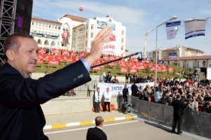Eli kanlı ter&ouml;ristle kucaklaşan siyaset&ccedil;i olamaz