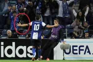 Porto trib&uuml;nlerinde 'hayalet' misafir