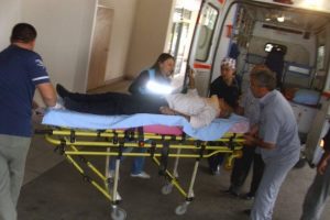Pazara giderken otomobilin altında kaldı
