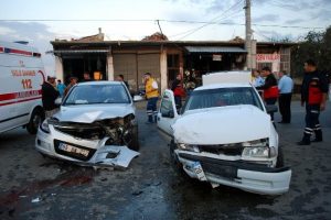 Salihli'de trafik kazası: 5 yaralı