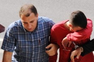 Para dolu &ccedil;antayı &ccedil;aldığı iddia edilen şahıs adliyede