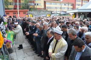 H&uuml;seyin Şeker son yolculuğu'na uğurlandı