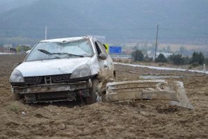 Kontrolden &ccedil;ıkan otomobil takla attı: 4 yaralı