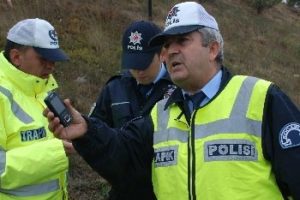 Telefon &ccedil;alınca a&ccedil;mak zorunda kaldı...