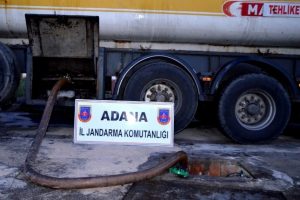 Jandarmadan ka&ccedil;ak akaryakıt operasyonu