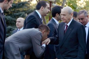 Bah&ccedil;eli T&uuml;rkeş'in kabrini ziyaret etti