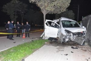 Kontrolden &ccedil;ıkan kamyonet dehşet sa&ccedil;tı