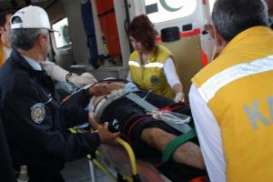 Polise otomobil &ccedil;arptı