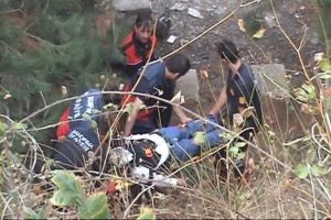 Alkoll&uuml; vatandaş u&ccedil;urumdan atladı